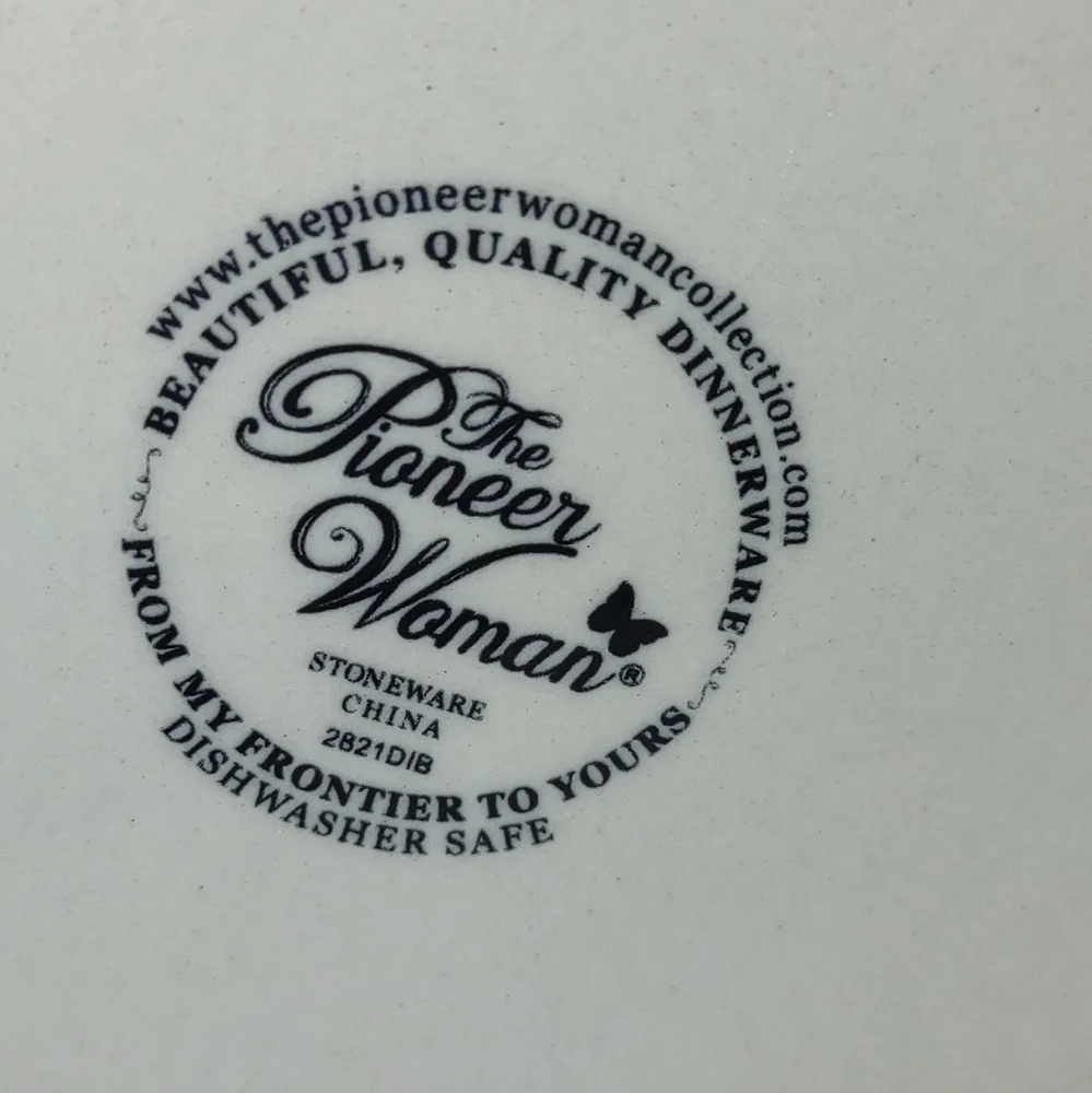 The Pioneer Woman measurement red from
